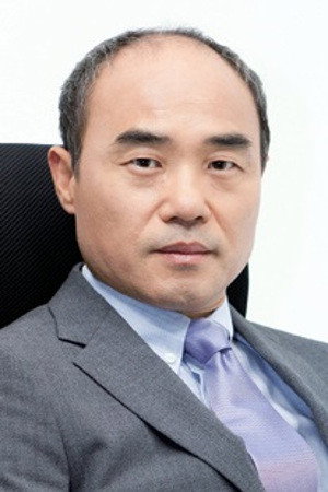 Kang Shin-il portrait