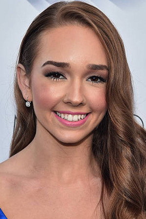 Holly Taylor portrait