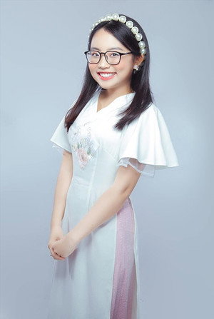 Phương Mỹ Chi portrait