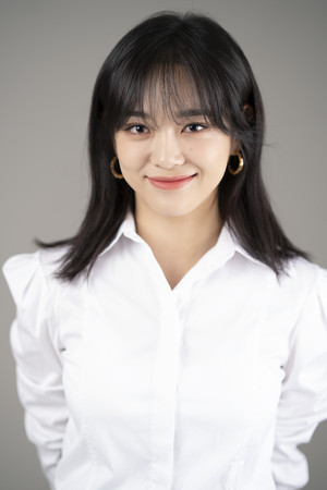 Kim Se-jeong portrait