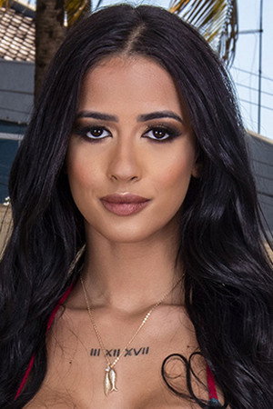 Kelly Oliveira portrait