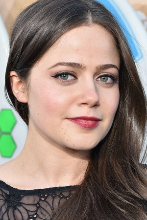 Molly Gordon portrait