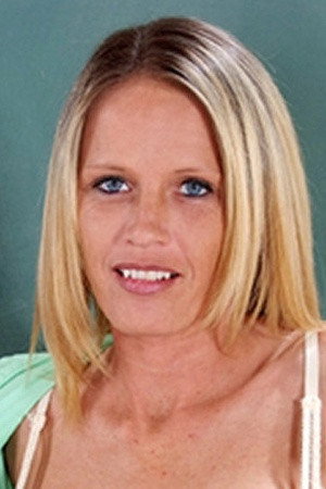 Kelli Cox portrait