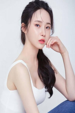 Song Yeon-ji portrait