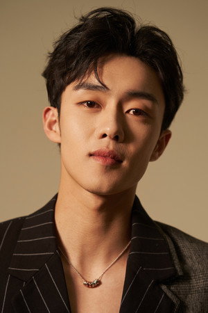 Kou Weilong portrait