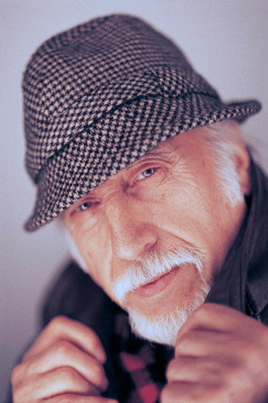 Yılmaz Atadeniz portrait