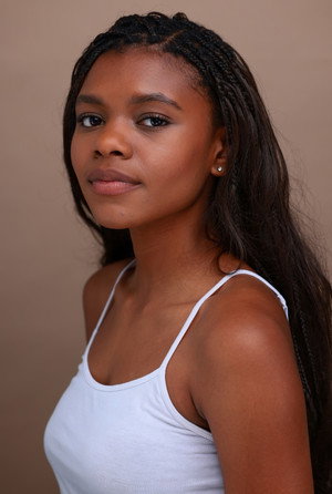 Chloé Flowers portrait
