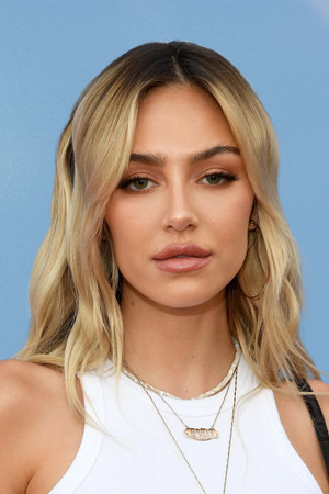 Delilah Hamlin portrait