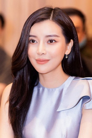 Cao Thái Hà portrait