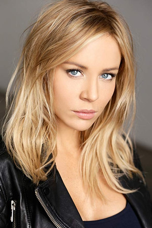 Tara Holt portrait