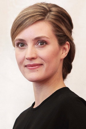 Evelyne Brochu portrait