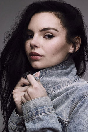 Eline Powell portrait