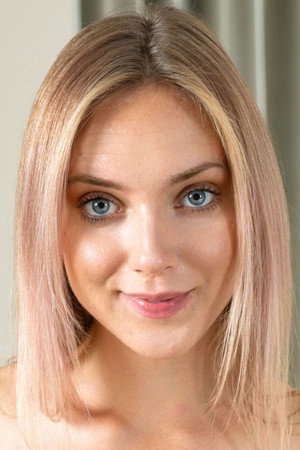 Oxana Chic portrait
