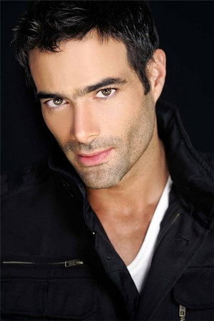 Luis Roberto Guzmán portrait