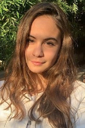 Naz Sayıner portrait