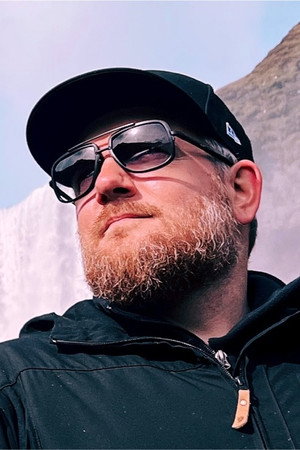 Simon Buckmaster portrait