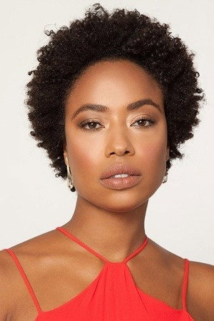 Mariana Nunes portrait
