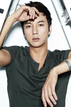 Park Gun-hyung portrait