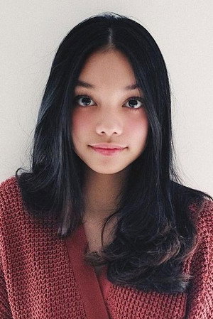 Naura Ayu portrait