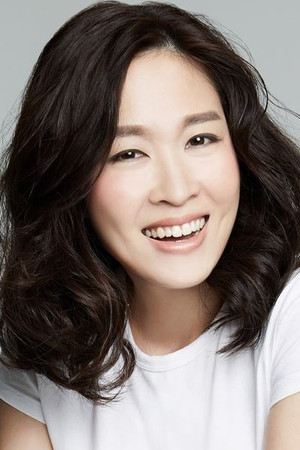 Mayjune Tan portrait