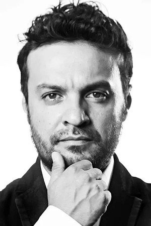 Julián Román portrait
