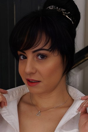 Damaris portrait
