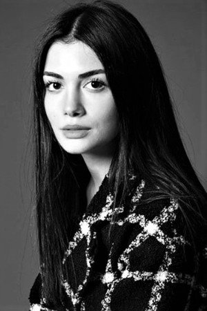 Özge Yağız portrait