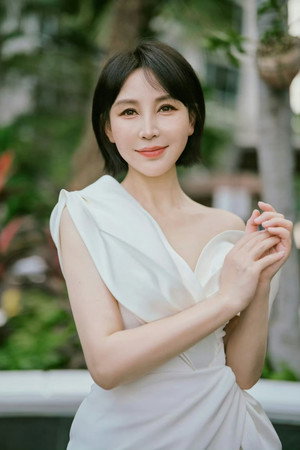 Yue Lina portrait