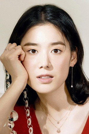 Jung Eun-chae portrait