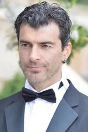 Özgür Özberk portrait