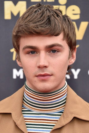 Miles Heizer portrait