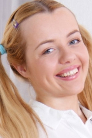 Sara Hilton portrait