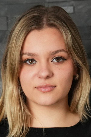 Maisy Stella portrait