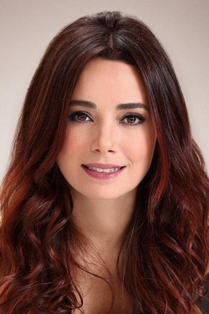 Özgü Namal portrait