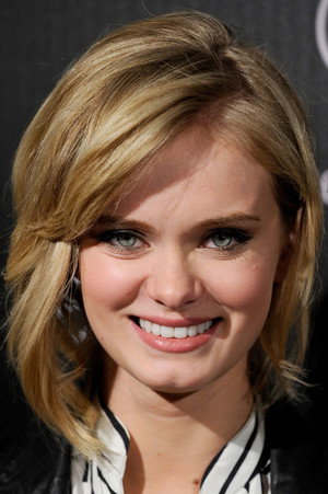 Sara Paxton portrait
