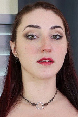 Domina Doxy portrait