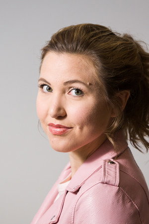 Taylor Tomlinson portrait