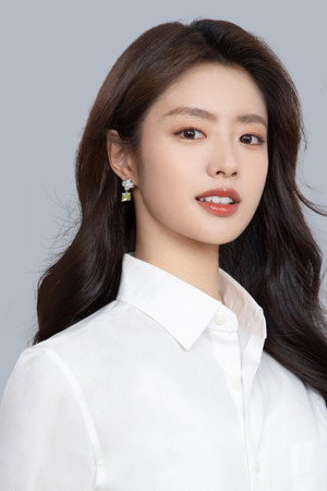 Xu Ruohan portrait