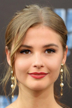 Stefanie Scott portrait