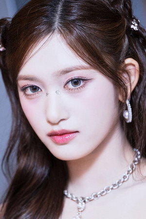 LEESEO portrait