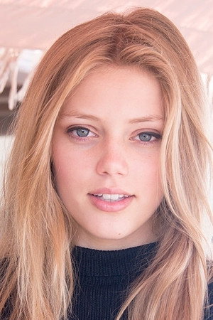 Grace Van Dien portrait
