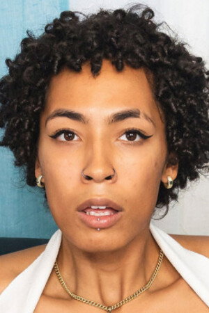 Liza Belle portrait