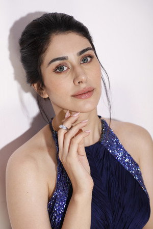 Hira Warina portrait