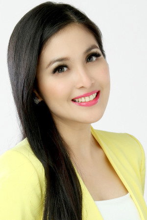 Sandra Dewi portrait