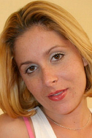 Kelly Lemos portrait
