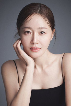 Uhm Ji-won portrait
