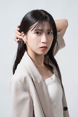Miu Shiota portrait