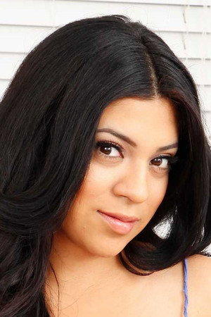 Lexy Villa portrait