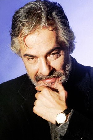 Rutkay Aziz portrait