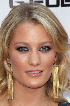 Ashley Hinshaw portrait